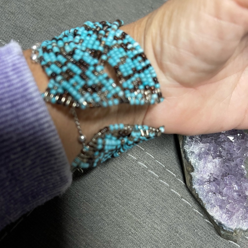 Seeded turquoise cuff - Picture 3 of 3